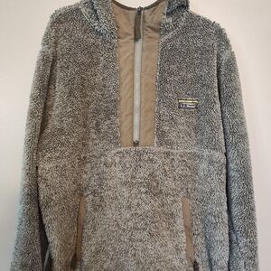 L.L. Bean Woman's Polyester Pull Over Hooded  Size Medium Item ID 511606